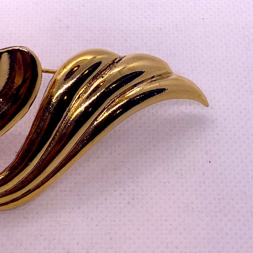 M. Jent Signed Vintage Swirl Brooch Pin Shiny Gold Tone - Picture 8 of 8